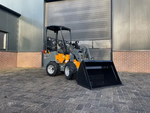 Giant G1200 DEMO - als nieuw mini shovel loader - Knikmops Weidemann