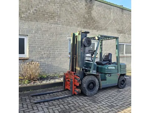 TOYOTA 5FD25 Diesel Heftruck Triplo 4,7 M 4 Ventielen