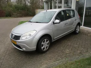 Dacia Sandero 1.2 Lauréate Airco (bj 2011)
