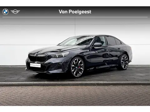 BMW 5 Serie Sedan 550e xDrive M-Sport PRO | Trekhaak | Adaptive M-Onderstel | Panoramadak | Bowers &