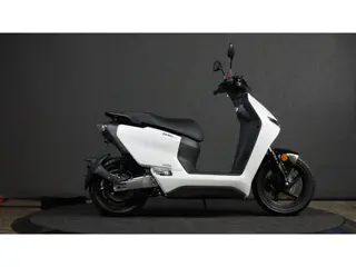 Onbekend LS1 NIEUW NET BINENNEN!! LS1 (bj 2026)