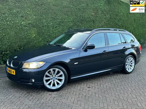BMW 3-serie Touring 318i /XENON/LEER/S-VRWRMNG/CRUISE/PDC/RIJDTSUPER!/