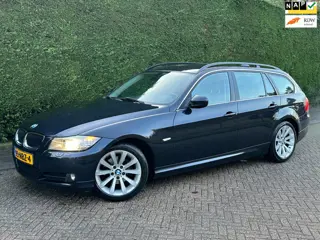 BMW 3-serie Touring 318i /XENON/LEER/S-VRWRMNG/CRUISE/PDC/RIJDTSUPER!/