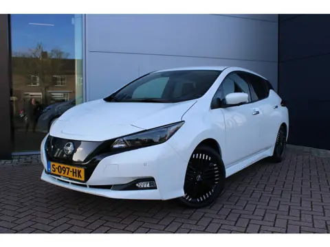 Nissan LEAF Tekna 40 kWh Automaat Airco Navi Camera Carplay 11.128km Nieuwstaat