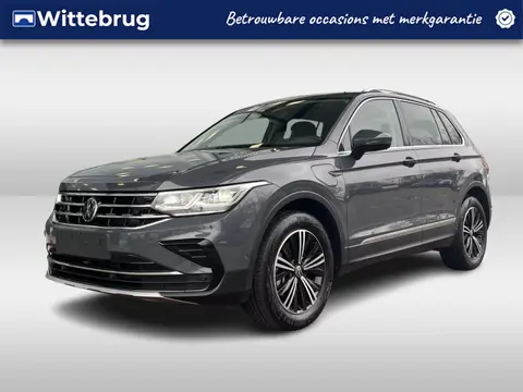 Volkswagen Tiguan 1.4 TSI 245pk DSG eHybrid Elegance / Panorama dak / Zwenkbare trekhaak / Head-Up D