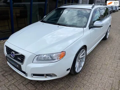 Volvo V70 2.5FT R-Design Automaat 230PK LEER / XENON / 19" VELGEN