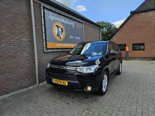 Mitsubishi Outlander 2.0 Intense+ (tik in de motor)