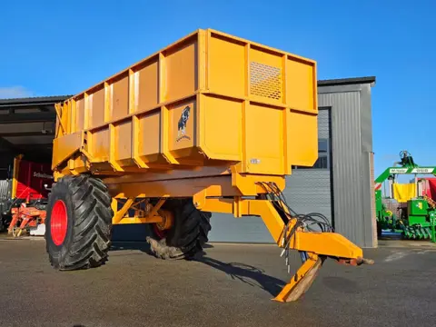 Veenhuis 12000 Enkelas landbouwkipper (bj 1983)