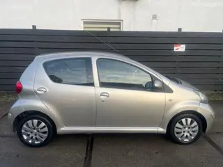 Toyota Aygo 1.0-12V Access AIRCO/5 DEURS/NIEUWE APK!