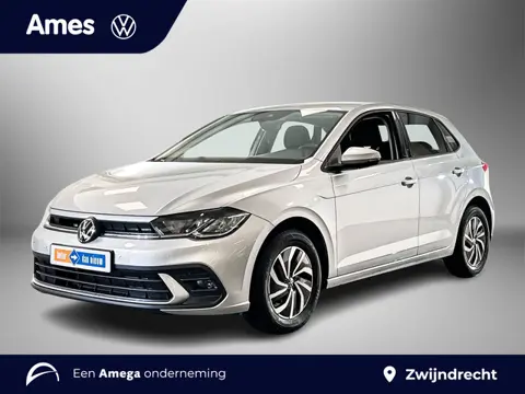 Volkswagen Polo 1.0 95pk TSI Life Edition Regensensor | Parkeersensoren voor en achter | Noodremassi
