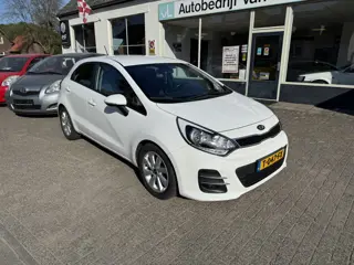 Kia Rio 1.2 CVVT ExecutiveLine achteruitrijcamera, Parkeersensoren achter, Centrale deurvergrendelin