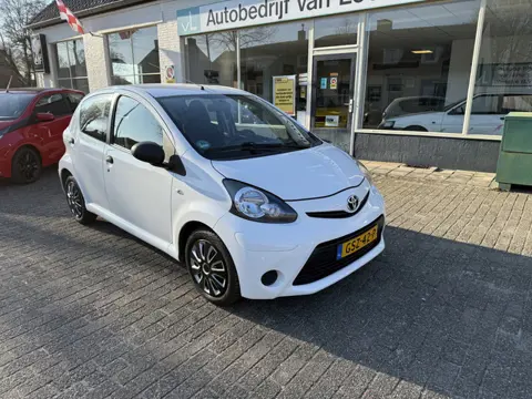 Toyota Aygo 1.0 VVT-i Now Airco, 5 drs, centrale deurvergrendeling op afstand, electrische ramen voo