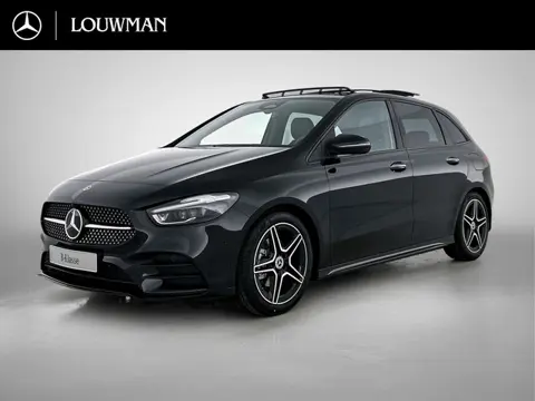 Mercedes-Benz B-Klasse 180 Business Solution AMG | Nightpakket | Trekhaak | Panoramaschuifdak  | Sto