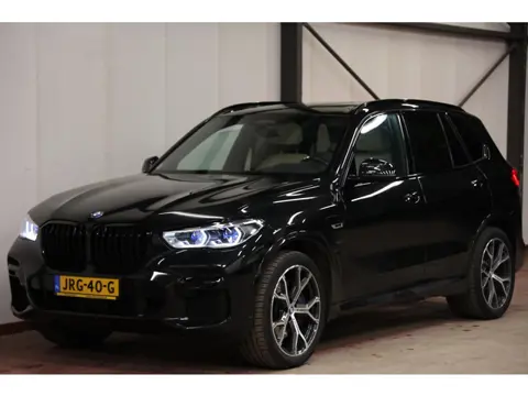 BMW X5 xDrive45e PANORAMA SKY LOUNGE TREKHAAK MASSAGE