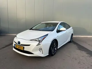 Toyota Prius 1.8 Black Edition CAMERA | LEDER | TREKHAAK | HEAD UP !