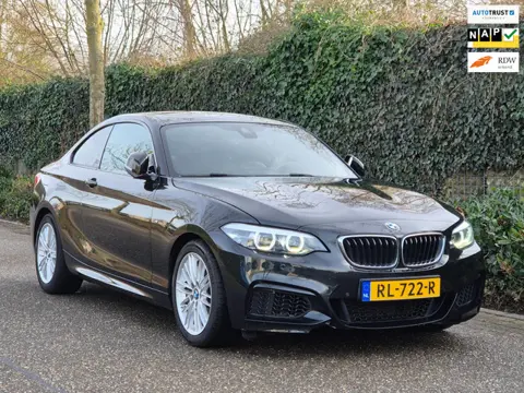 BMW 2-serie Coupé M-Sport Apple Carplay Line Assist 2e eigenaar High Executive