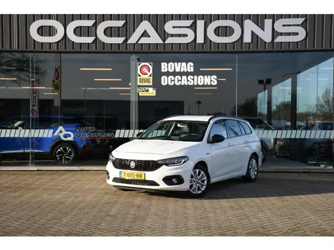 Fiat Tipo Stationwagon 1.4 T-Jet 16v Business Lusso APPLE CARPLAY/ LEDER