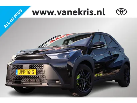 Toyota Aygo X Hybrid 115 play Green, Lm velgen, Getinte ramen, All season banden, Groene Remklauwen.