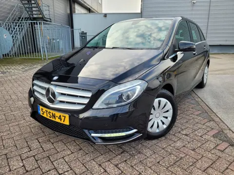 Mercedes-Benz B-Klasse 180 Ambition Leer, Automaat