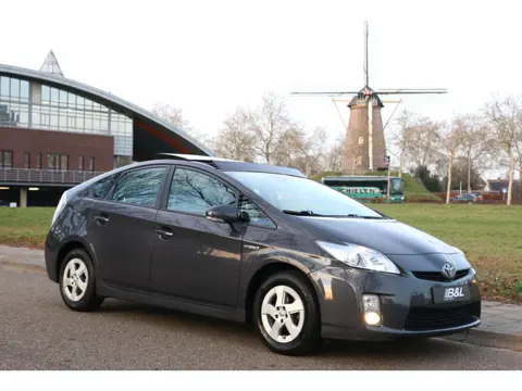 Toyota Prius 1.8 Comfort Hybrid Aut Panoramadak Zonnepaneel KayLess Go 1e Eigenaar Head-up display