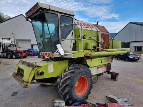 CLAAS Dominator 68s Maaidorser PM2023