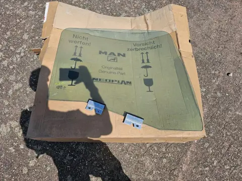 MAN Raam deur rechts 81.62645.0042 Cabine Raam MAN Truck PM2544