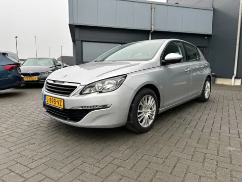 PEUGEOT 308 1.2 PureTech Allure Navigatie + trekhaak + airco