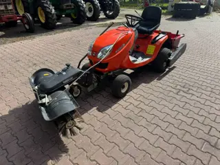 Kubota GR1600-II + veegmachine / strooier