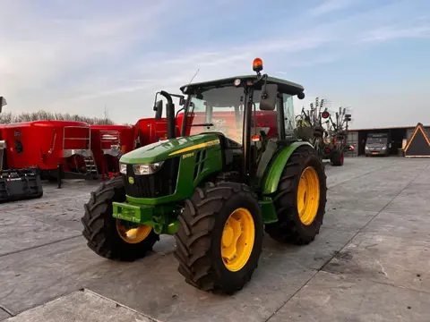 John Deere 5058E