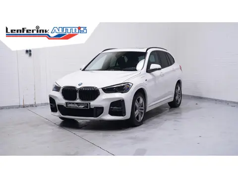 BMW X1 xDrive25e m Sport Panodak Afn. trekhaak Led koplampen Stoel-/stuur verwarming Camera PDC v+a 