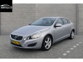 Volvo S60 2.0 D3 Intro Edition | Navi | Clima | Lichtmetalen velgen | Trekhaak | Sensoren |