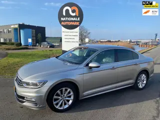 Volkswagen Passat 2015 * SEDAN * 2.0 TDI R - LINE * EURO 6 * DIGITAL DASH * FULL PAKET !! TOP CAR !!