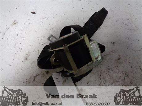 Volkswagen Golf 3 drs 2003-2008 Gordelspanner linksvoor