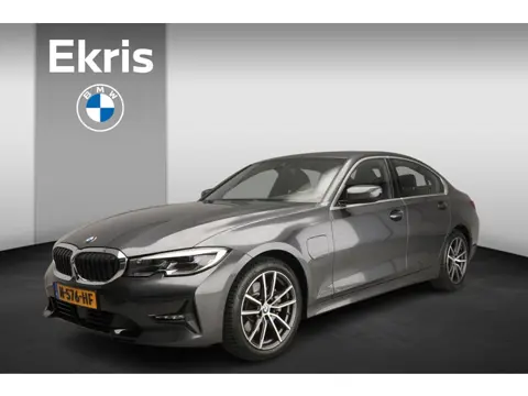 BMW 3 Serie Sedan 320e | Laserlicht | Leder | Navigatie | Active cruise | Trekhaak | Sportstoelen | 