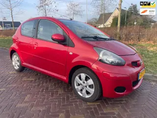 Toyota Aygo 1.0-12V Aspiration Red Navigator Automaat