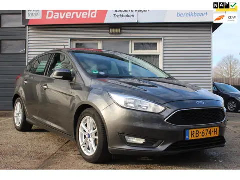 Ford Focus 1.0 Lease Edition 5-deurs, nieuwe distributie-set, nap, airco, trekhaak, parkeersensoren,