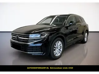 Volkswagen Touareg 3.0 TDI Elegance Grijs Kenteken ACC Luchtvering Comfortstoelen Trekhaak