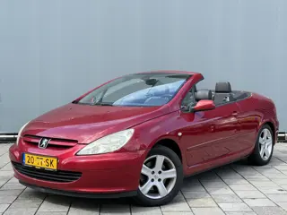 Peugeot 307 CC BWJ 2004 | 2.0-16V 136PK (lees tekst!) | LEER | CLIMA | CRUISE | CD-WISSELAAR | PDC |