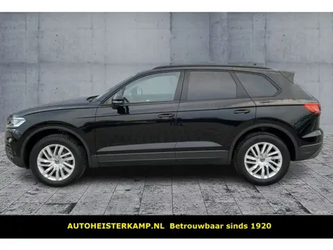 Volkswagen Touareg 3.0 TDI Grijs Kenteken ACC Luchtvering Comfortstoelen Trekhaak