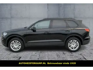 Volkswagen Touareg 3.0 TDI Grijs Kenteken ACC Luchtvering Comfortstoelen Trekhaak