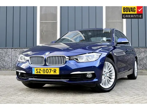 BMW 3 Serie 318i Luxury Edition Rijklaarprijs-Garantie Navigatie Leder Sport interieur Led Camera Ai