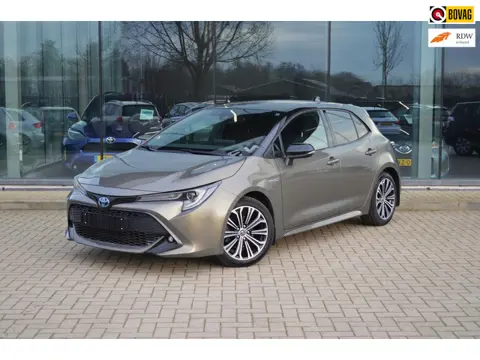 Toyota Corolla 2.0 Hybrid Executive | Trekhaak | Head-up | BI-tone | Stuur- stoelverwarming
