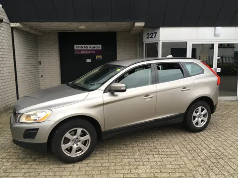 Volvo XC60 2.0 D3 Kinetic / EURO-5 / TREKHAAK / ALU VELGEN / MOOIE AUTO / APK 2027