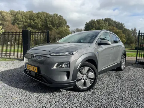 Hyundai Kona EV Fashion 64 kWh /150 KW /BTW/ Head up/ Adaptive cruise / Camera / Carplay/