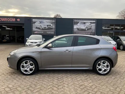 Alfa Romeo Giulietta 1.4 T Sprint 5-deurs Automaat - Airco ecc - Cruise - Navi - Bluetooth/handsfree
