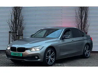 BMW 3-serie 318i Luxury Line Leder / 19"LMV / GARANTIE