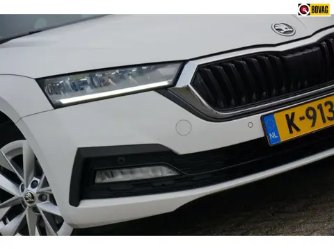 Skoda Octavia Combi 1.5 e-TSI Business Edition AUTOMAAT | Ice White | Navi/Carplay/Cruise/PDC - Keur