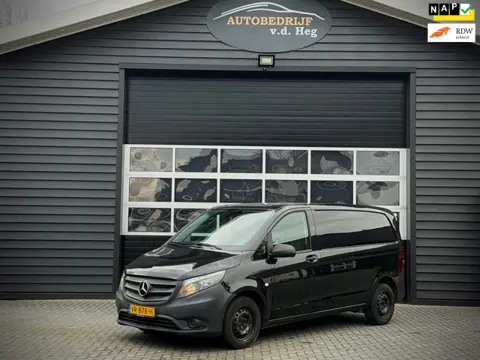 Mercedes-Benz Vito 111 CDI zwart trekhaak