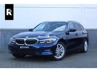 BMW 3 Serie Touring 330e Business Edition Plus Individual / Leder / LED /
