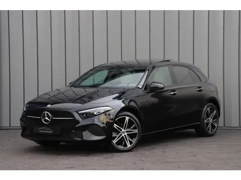 Mercedes-Benz A-Klasse 250 e Business Solution Luxury | 218PK | Pano | Keyless-go | Burmester | Sfee
